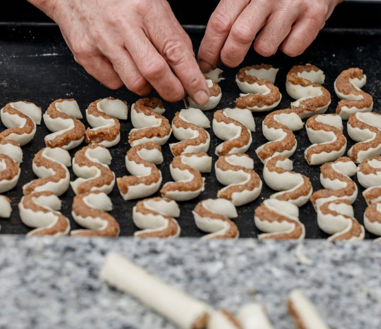 Dry pastries